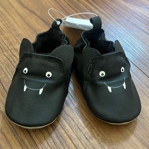 Bat baby crib shoes